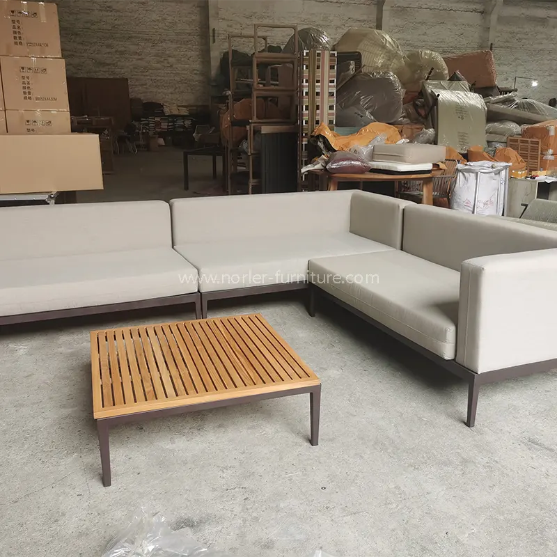 Fráma alúmanaim fóillíochta tolg tolg amuigh faoin aer