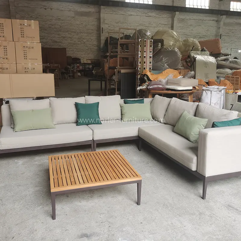 Fráma alúmanaim fóillíochta tolg tolg amuigh faoin aer